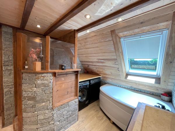 Corbel (73160) Magnifique chalet - dépendances - UNIQUE - prestations remarquables - vue dégagée imprenable - 30 mn Chambéry