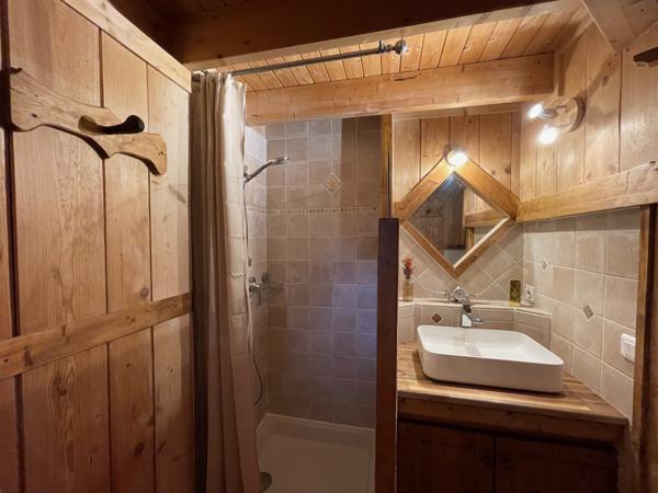 Corbel (73160) Magnifique chalet - dépendances - UNIQUE - prestations remarquables - vue dégagée imprenable - 30 mn Chambéry