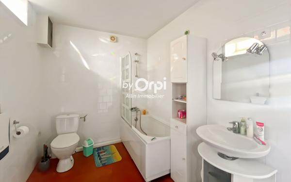 Maison à vendre    5 pièces •  Vallon-en-Sully