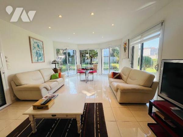 A VENDRE - PORNICHET - EMPLACEMENT DE CHOIX, TOUT A PIED - TRES BELLE MAISON D'ARCHITECTE T6 DE...