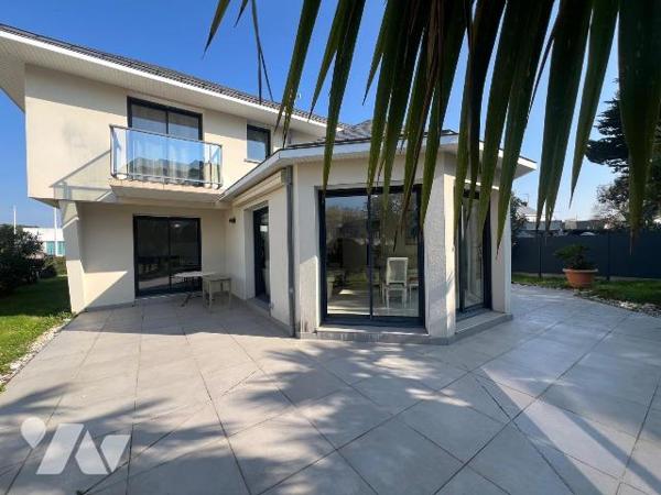 A VENDRE - PORNICHET - EMPLACEMENT DE CHOIX, TOUT A PIED - TRES BELLE MAISON D'ARCHITECTE T6 DE...