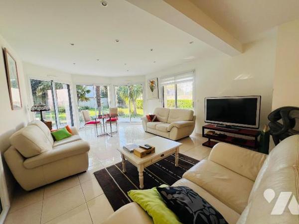 A VENDRE - PORNICHET - EMPLACEMENT DE CHOIX, TOUT A PIED - TRES BELLE MAISON D'ARCHITECTE T6 DE...