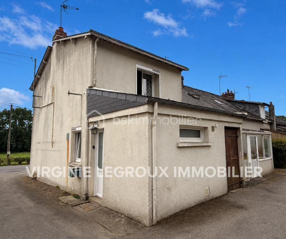 Située à la sortie de PORT-BRILLET, à moins d'un kilomètre du centre, cette maison mitoyenne d'un coté, offre un beau potentiel à ses futurs propriétaires. 
Nous commencerons la visite par une entrée qui distribue la cuisine de 12m2,  le salon de 19m2 et le séjour de 18m2 avec possibilité de ne faire qu'une seule et grande pièce de vie si vous le souhaitez, les murs ne sont pas porteurs. Au rez-de-chaussée toujours, un wc séparé, une salle d'eau de 5m2 et une chambre de 15m2 avec son point d'eau également. Cette dernière est attenante au séjour et pourrait facilement aussi venir agrandir la pièce de vie si vous n'avez pas besoin de 4 chambres.... 
Nous poursuivrons avec l'étage qui distribue donc les 3 autres chambres qui font 14, 17 et 20m2 au sol avec en plus une petite pièce de 5m2 et une deuxième salle d'eau de 6m2 au sol. 
Si un rafraichissement des peintures, de la cuisine et des salles d'eau sont à prévoir... il est important de noter, détails non négligeables, que toutes les menuiseries ont été changées, l'isolation des combles a été refaite et .... une pompe à chaleur a été installée en 2023. De plus, la toiture en ardoises naturelles a été révisée et le tableau électrique a été remise aux normes en 2024 !
Coté jardin, la parcelle totale fait 675m2. Coté rangement et stockage, une véranda non chauffée complète l'équipement de la maison et vous avez également un garage de 27m2, un cellier de 25m2 et un cabanon de 11m2, sous oublier une cave sous la maison !
Alors, cette maison coche plusieurs de vos critères de recherche ? Appelez-moi pour plus de renseignements et peut-être fixer une visite !
Sans oublier que la commune de Port-Brillet propose à ses habitants :  boulangerie, coiffeurs, supérette, opticien, fleuriste, esthéticienne, kiné, médecin, ostéopathe, opticienne, infirmières etc...  mais aussi une école publique maternelle et primaire ainsi qu'un collège. Et très pratique, une gare SNCF dessert quotidiennement l'axe Rennes-Paris  !