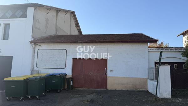 Exceptionnel ? Très grand garage en plein centre-ville d'Orthez