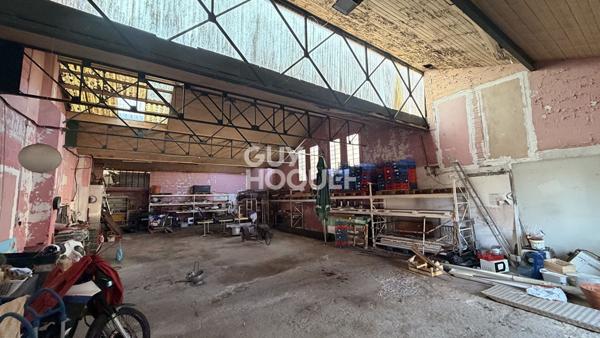 Exceptionnel ? Très grand garage en plein centre-ville d'Orthez