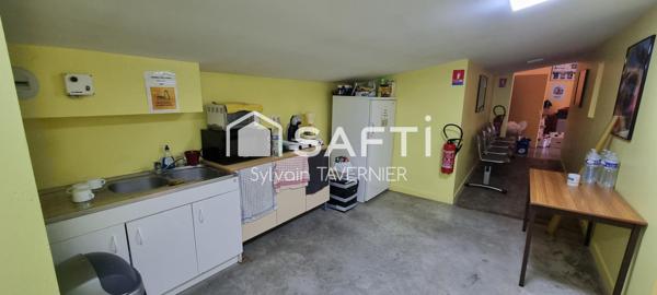 Entrepôt de 241 m² + bureau de 175 m²