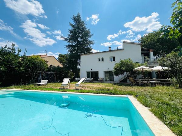 Le Crès:Magnifique Propriété Familiale  5 chambres , piscine, a trois minutes du Tram