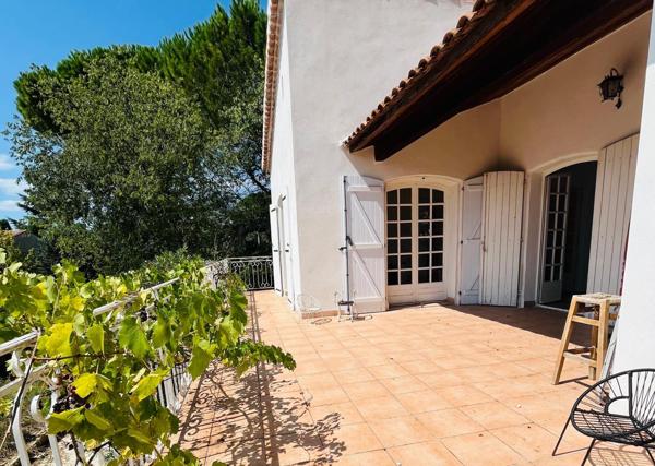 Le Crès:Magnifique Propriété Familiale  5 chambres , piscine, a trois minutes du Tram