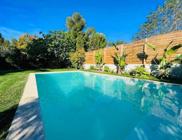 Le Crès:Magnifique Propriété Familiale  5 chambres , piscine, a trois minutes du Tram