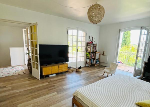 Le Crès:Magnifique Propriété Familiale  5 chambres , piscine, a trois minutes du Tram