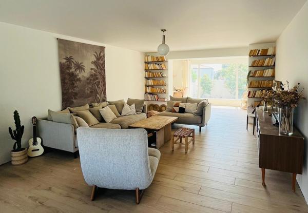 Le Crès:Magnifique Propriété Familiale  5 chambres , piscine, a trois minutes du Tram