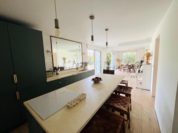 Le Crès:Magnifique Propriété Familiale  5 chambres , piscine, a trois minutes du Tram