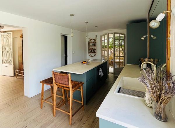 Le Crès:Magnifique Propriété Familiale  5 chambres , piscine, a trois minutes du Tram