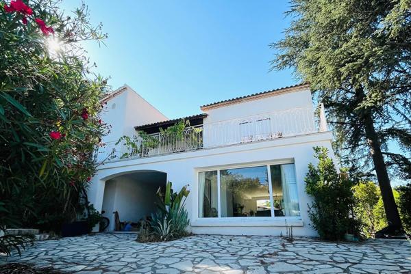 Le Crès:Magnifique Propriété Familiale  5 chambres , piscine, a trois minutes du Tram
