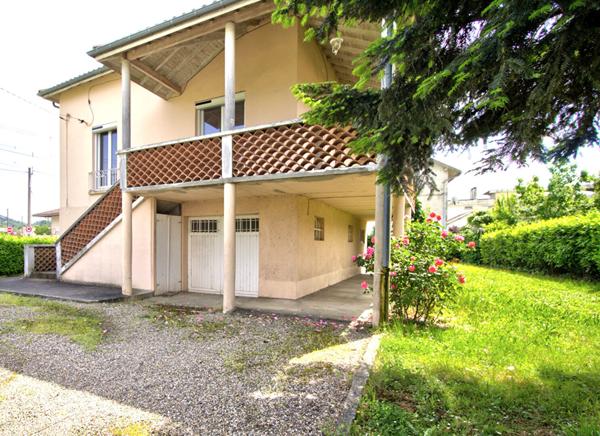 AGEN - Maison individuelle de 88m² habitables, 3 chambres, garage et jardin.