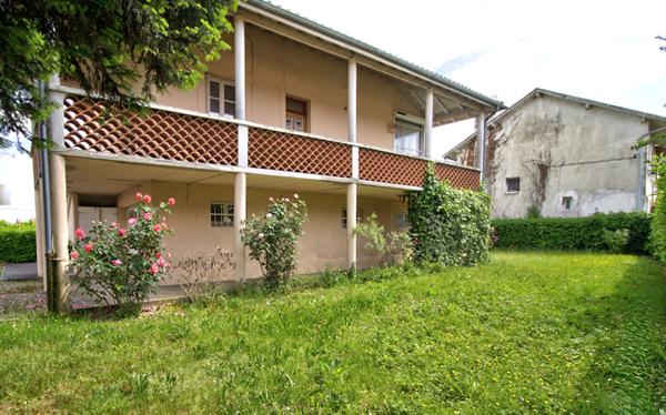 AGEN - Maison individuelle de 88m² habitables, 3 chambres, garage et jardin.
