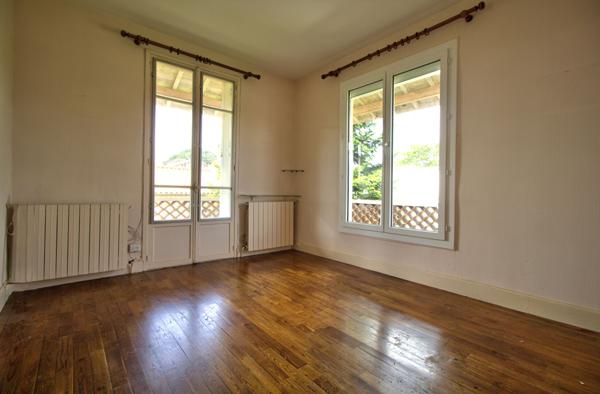 AGEN - Maison individuelle de 88m² habitables, 3 chambres, garage et jardin.