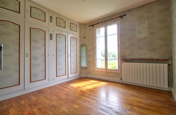 AGEN - Maison individuelle de 88m² habitables, 3 chambres, garage et jardin.