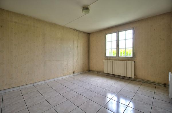 AGEN - Maison individuelle de 88m² habitables, 3 chambres, garage et jardin.