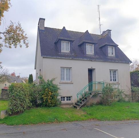 29520 Châteauneuf du Faou maison à rénover sous sol 1400 m² proche centre et commodités