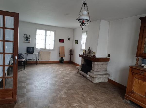 29520 Châteauneuf du Faou maison à rénover sous sol 1400 m² proche centre et commodités