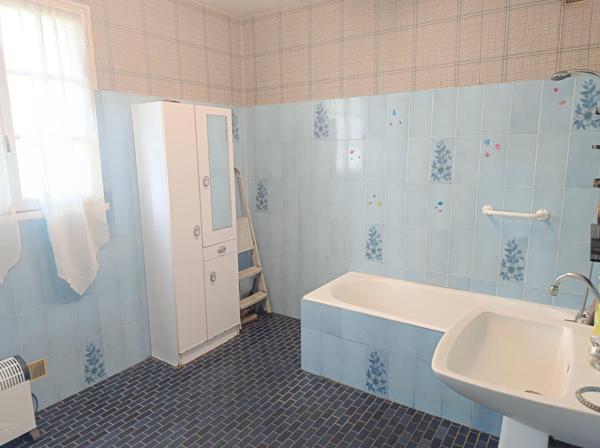 29520 Châteauneuf du Faou maison à rénover sous sol 1400 m² proche centre et commodités