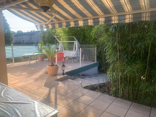 Maison de 1973, 5 ch, sous-sol sur terrain de 1233 m2