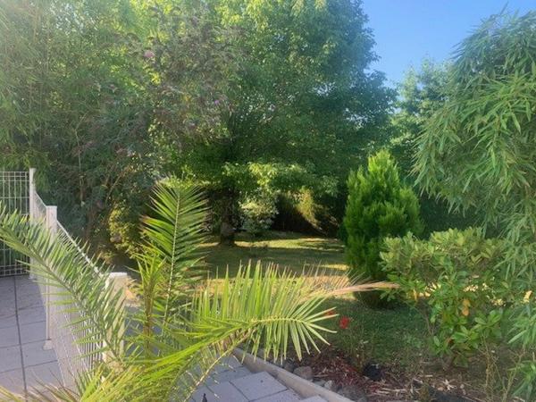 Maison de 1973, 5 ch, sous-sol sur terrain de 1233 m2