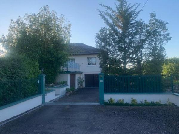 Maison de 1973, 5 ch, sous-sol sur terrain de 1233 m2