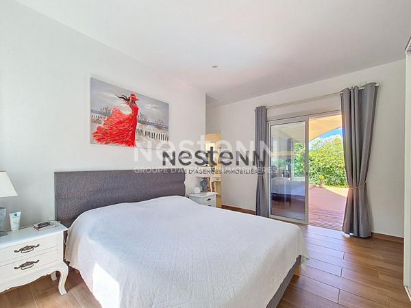 À VENDRE À PETIT-BOURG MAISON D'ARCHITECTE AVEC PISCINE DE TYPE F4 DE102 m2