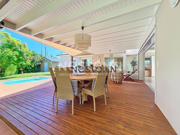 À VENDRE À PETIT-BOURG MAISON D'ARCHITECTE AVEC PISCINE DE TYPE F4 DE102 m2