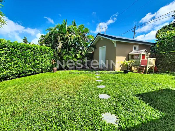 À VENDRE À PETIT-BOURG MAISON D'ARCHITECTE AVEC PISCINE DE TYPE F4 DE102 m2