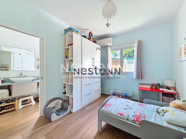 À VENDRE À PETIT-BOURG MAISON D'ARCHITECTE AVEC PISCINE DE TYPE F4 DE102 m2