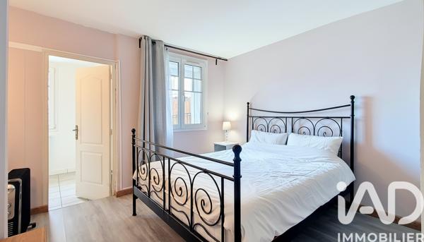 Maison à vendre 8 pièces 244,46 m² Saint-Cergues