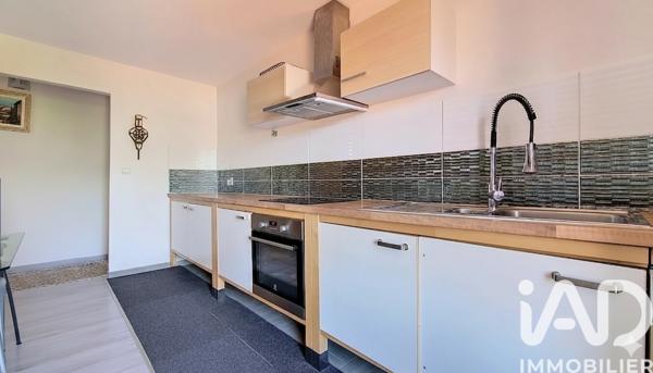 Maison à vendre 8 pièces 244,46 m² Saint-Cergues