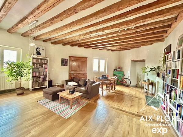 🏛️ Appartement de caractère – Dernier étage – Centre historique de Chambéry