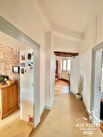 🏛️ Appartement de caractère – Dernier étage – Centre historique de Chambéry