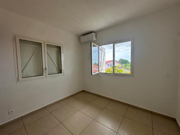 BAISSE DE LOYER !! A LOUER JOLIE VILLA T4 R+1 DANS LOTISSEMENT RESIDENTIEL A  PETIT-BOURG.