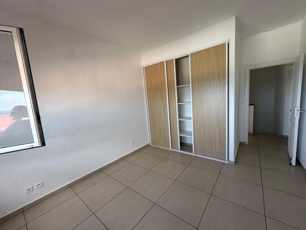 BAISSE DE LOYER !! A LOUER JOLIE VILLA T4 R+1 DANS LOTISSEMENT RESIDENTIEL A  PETIT-BOURG.