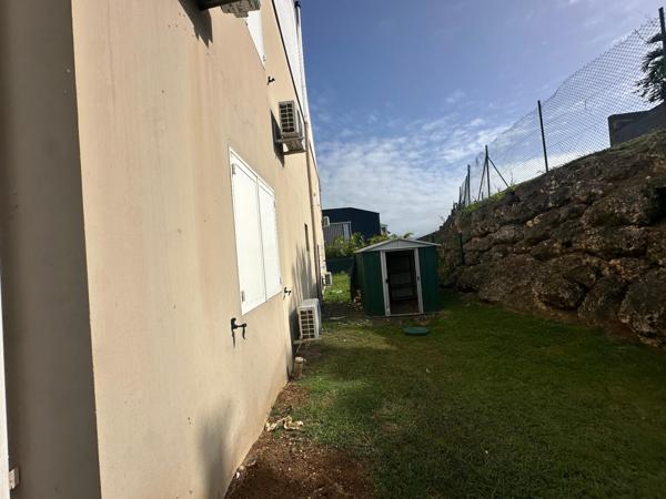 BAISSE DE LOYER !! A LOUER JOLIE VILLA T4 R+1 DANS LOTISSEMENT RESIDENTIEL A  PETIT-BOURG.