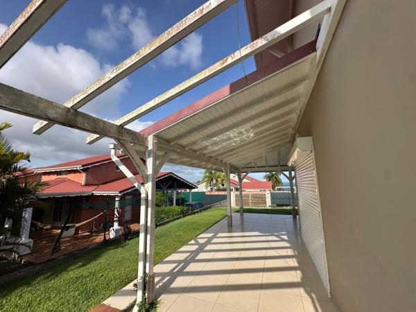 BAISSE DE LOYER !! A LOUER JOLIE VILLA T4 R+1 DANS LOTISSEMENT RESIDENTIEL A  PETIT-BOURG.
