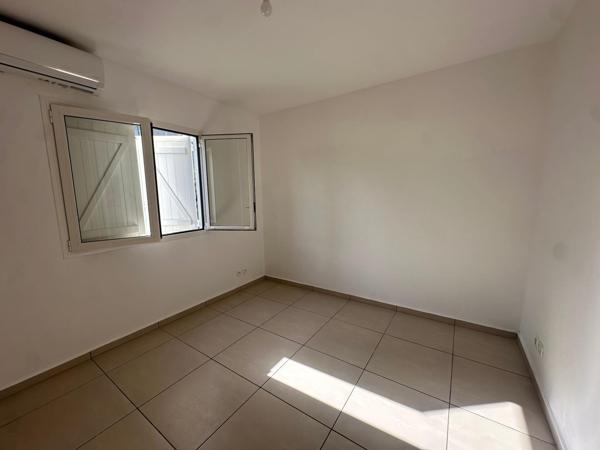 BAISSE DE LOYER !! A LOUER JOLIE VILLA T4 R+1 DANS LOTISSEMENT RESIDENTIEL A  PETIT-BOURG.