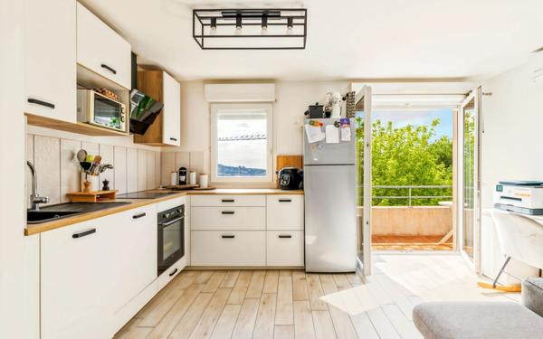 Appartement à vendre    3 pièces • 64 m2 Saint-Laurent-du-Var