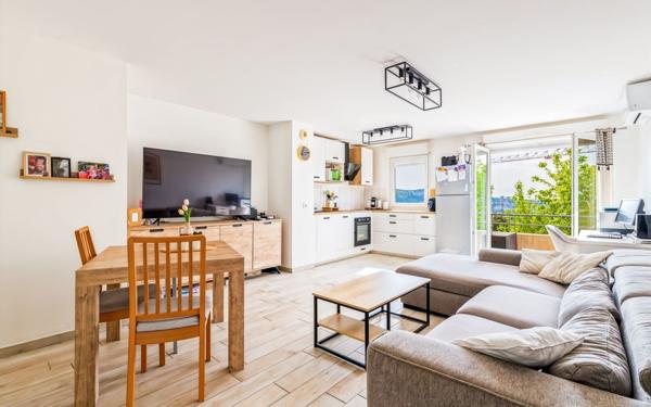 Appartement à vendre    3 pièces • 64 m2 Saint-Laurent-du-Var