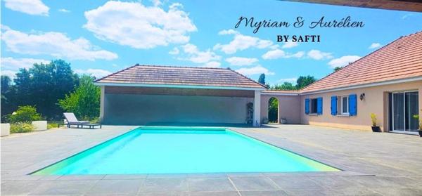 PROPRIETE PLAIN-PIED 4 Chambres Garages Piscine 2 hectares