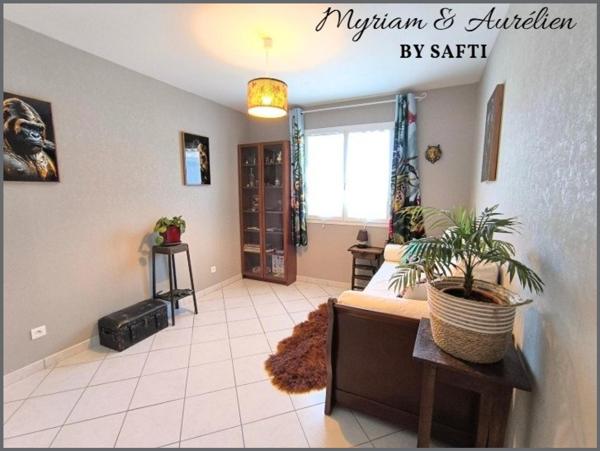 PROPRIETE PLAIN-PIED 4 Chambres Garages Piscine 2 hectares