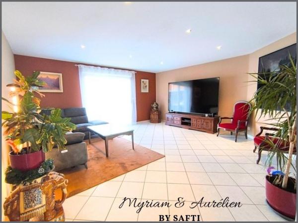 PROPRIETE PLAIN-PIED 4 Chambres Garages Piscine 2 hectares