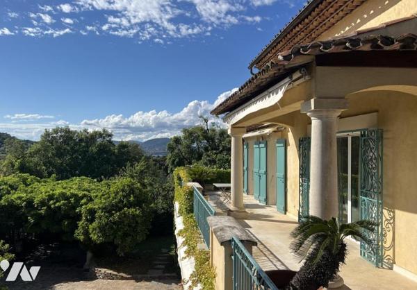 SAINT-TROPEZ, Quartier Pinet, villa équipée de piscine et pool house
