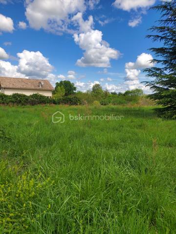 Terrain de 3 560 m²