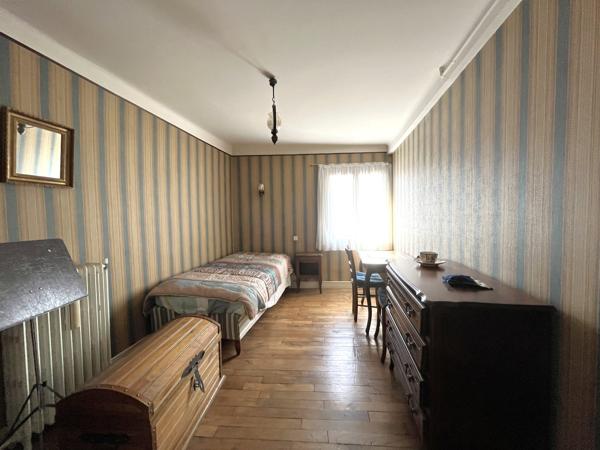 Intra Muros MAISON EN PIERRE sur jardinet